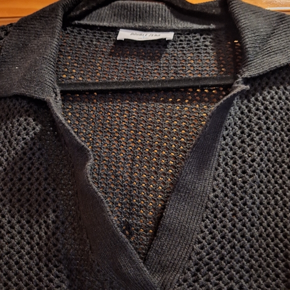 M/L ON TAG NEW. Black cropped very light knitted material - Picture 2 of 3